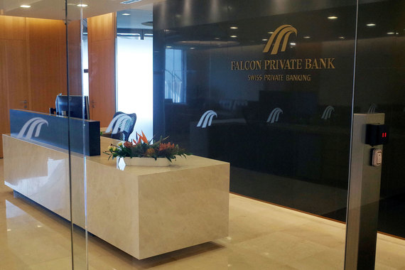 Финансовый регулятор Сингапура отозвал лицензию у местного филиала Falcon Private Bank