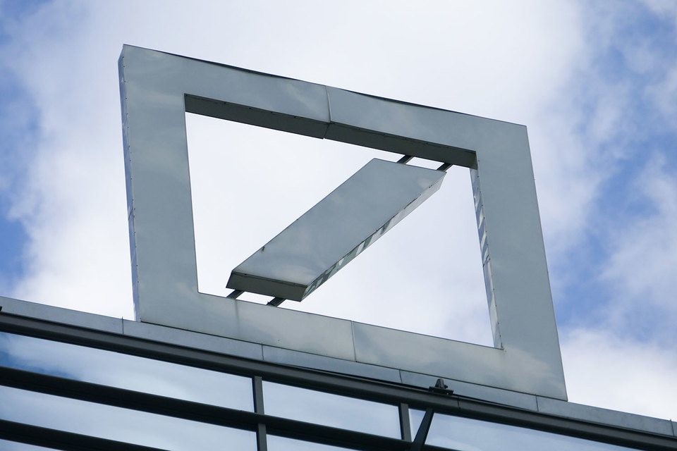 Минюст США продолжает расследование в отношении Deutsche Bank, а банк ищет $14 млрд на штраф: он ведет переговоры с инвесторами и думает об IPO ключевого подразделения