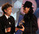Боб Дилан - обладатель 10 премий Grammy, а в 1999 г. получил «Оскара» и «Золотой глобус» за песню Things have changed, прозвучавшую в фильме «Вундеркинды». Также он завоевал Пулитцеровскую премию 2008 г. «за выдающееся влияние на популярную музыку и американскую культуру, отмеченное лирическими композициями исключительной поэтической силы»