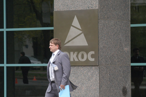 В июле 2014 г. суд постановил, что Россия должна выплатить экс-акционерам ЮКОСа компенсацию в 1,86 млрд евро