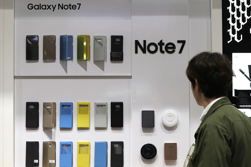 Samsung пытается вернуть доверие потребителей при помощи маркетинговых акций после провального запуска Note 7