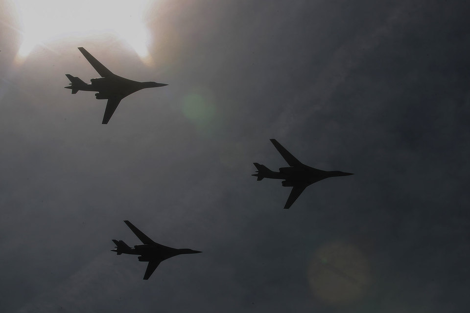 От планов параллельно с созданием ПАК ДА восстановить производство Ту-160 (под обозначением Ту-160М2) Минобороны также не отказывается
