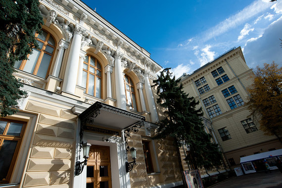 ЦБ может разрешить неквалифицированным инвесторам торговать на всех рынках без помощи инвестиционного консультанта, но для этого им придется сдавать экзамены