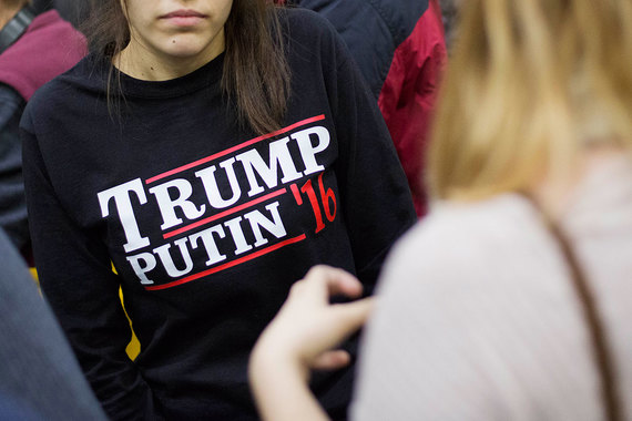 Дональда Трампа любят только в России, выяснили социологи