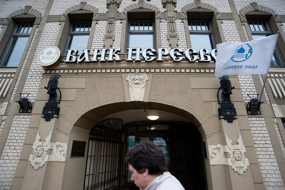 Во вторник «Пересвет» ограничил выдачу вкладов физлицам до 100 000 руб. или $1 500, передал «Интерфакс»