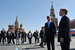 Бывший посол США в России и советник Барака Обамы Майкл Макфол считает заявления Трампа о российской политике «пугающими». «Предпочел бы Путин, чтобы президентом стал Трамп? Конечно же, да. Почему бы ему не хотеть этого? Трамп высказывается в поддержку политики Путина», — заключает Макфол