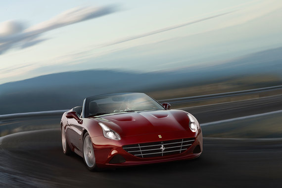 Ferrari California оказалась повседневным суперкаром: быстрым, комфортным и всегда приковывающим внимание проезжих и прохожих
