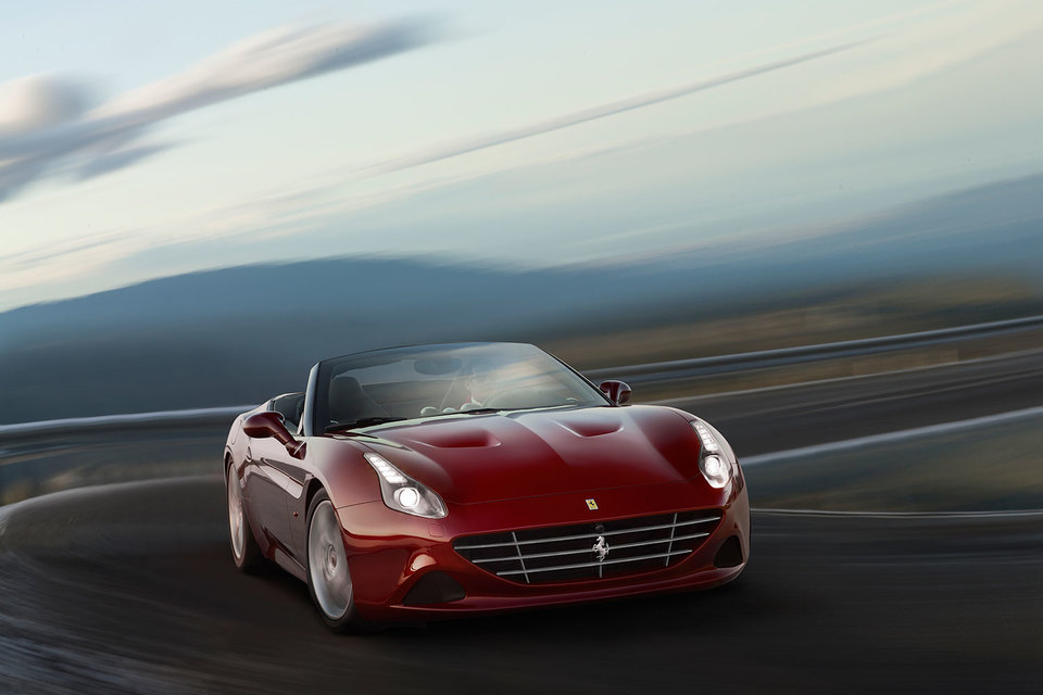 Ferrari California оказалась повседневным суперкаром: быстрым, комфортным и всегда приковывающим внимание проезжих и прохожих