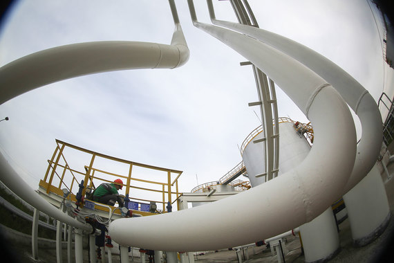 «Роснефть» обратилась в ФАС за разрешением на выкуп 100% акций «Башнефти», «поскольку это автоматически дает право на выкуп и любой меньшей доли», сказал представитель «Роснефти»
