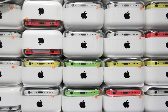 Доля Apple на российском рынке смартфонов продолжает расти. При этом хитом продаж являются вовсе не новые модели, а выпущенный еще три года назад iPhone 5s