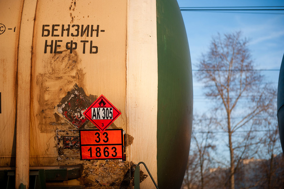Минэнерго рекомендовало «Газпром нефти», «Роснефти» и «Лукойлу» с января по апрель 2017 г. в первую очередь поставлять бензин на российский рынок