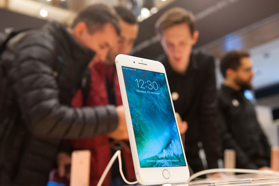 За первые восемь дней продаж iPhone 7 Apple удалось продать в России около 58 000 аппаратов