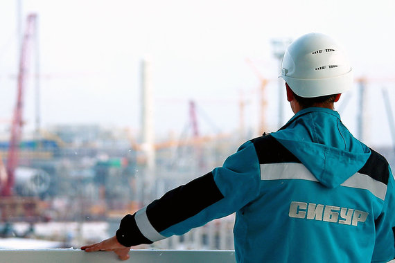 Китайский фонд Шелкового пути и банк CDB могут купить 10% акций в «Сибуре»
