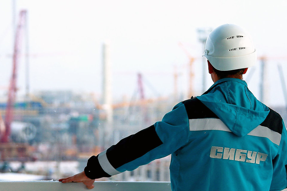 Китайский фонд Шелкового пути и банк CDB могут купить 10% акций в «Сибуре»