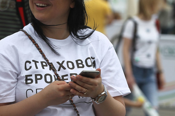 Страховые брокеры просят ЦБ и Минфин разрешить им представлять интересы страхователя и страховщика одновременно: это позволит выбирать, кто будет платить комиссию