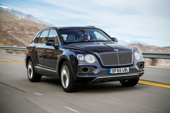 Даже когда за рулем Bentley Bentayga оказывается скептик, желание роптать у него пропаает: когда вы едете в ней, поток вокруг вас слегка редеет