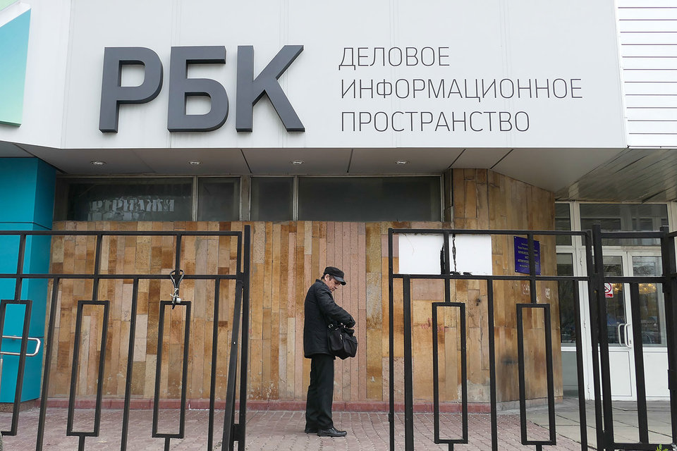 Основанием для иска стали статья в апрельском номере газеты РБК «Сечин попросил правительство защитить «Роснефть» от BP» и телепередача на канале РБК