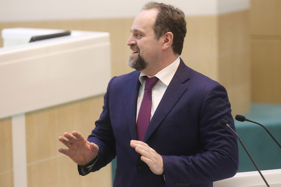 Стартовый платеж за лицензию – 8,6 млрд руб., говорил Донской в августе