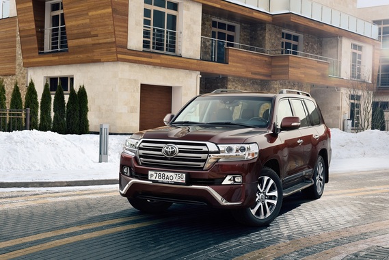 Агрессивный экстерьер Land Cruiser 200 Executive