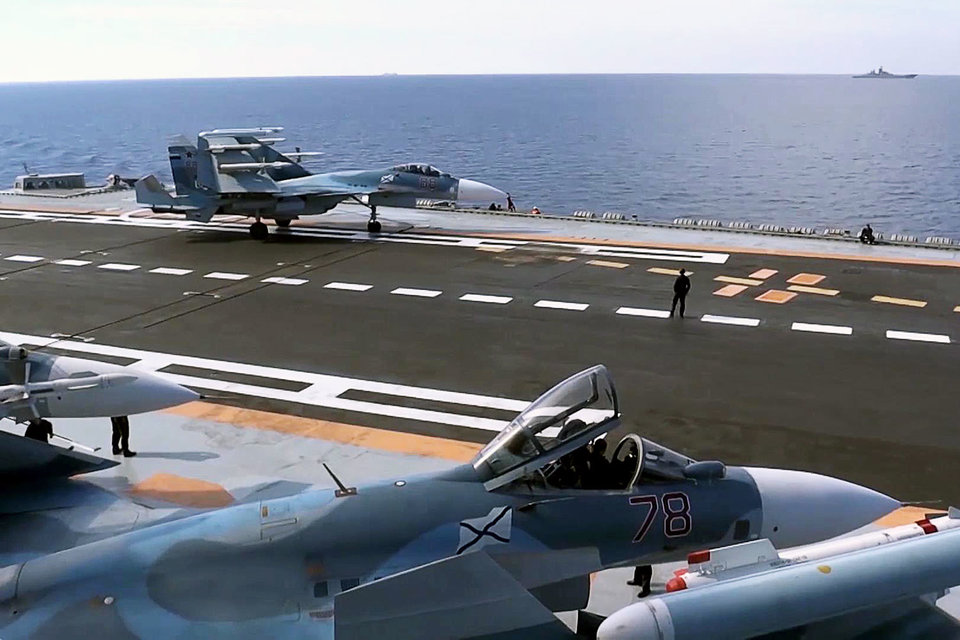 Палубная авиация России впервые приняла участие в боевых действиях в Сирии