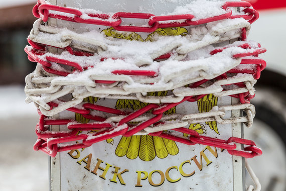 Центробанк пытается смягчить требования к пенсионным фондам, позаботившись о пенсионерах