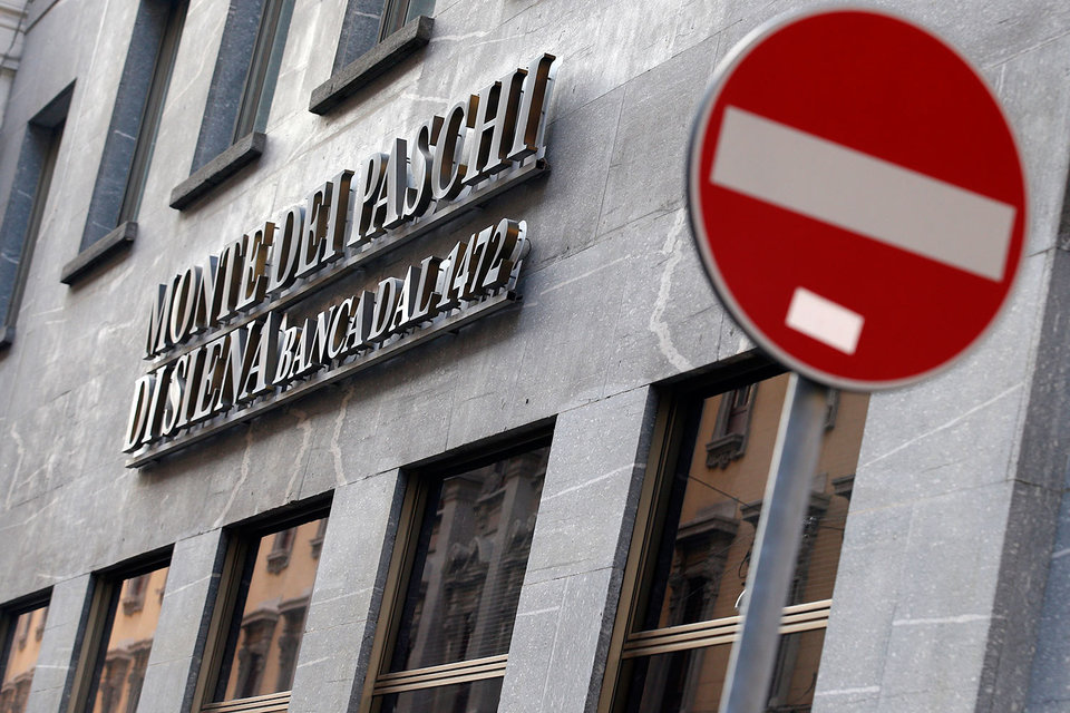 Восемь итальянских банков ждет крах, если правительство Маттео Ренци проиграет референдум 4 декабря.