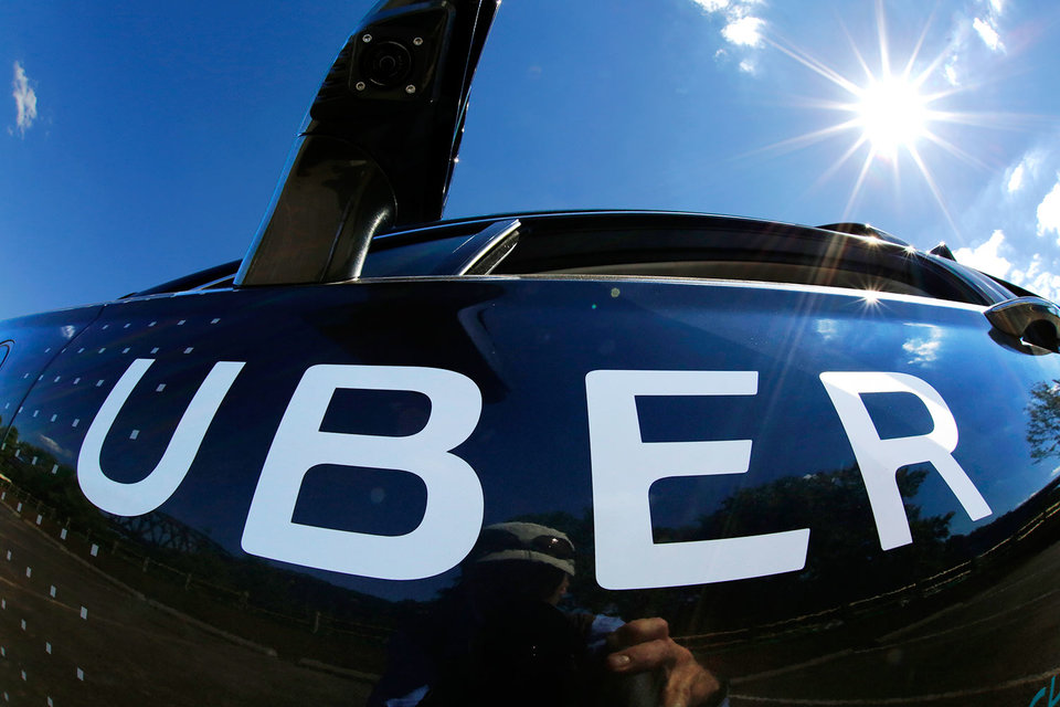Европейский суд должен решить, является сервис заказа такси Uber технологической или транспортной компанией