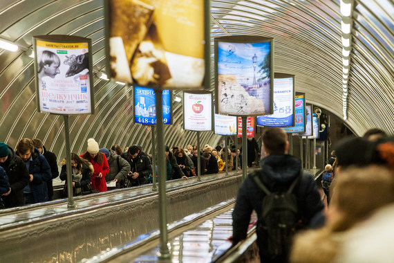 Выбор оператора, который будет размещать рекламу в метро, затянулся