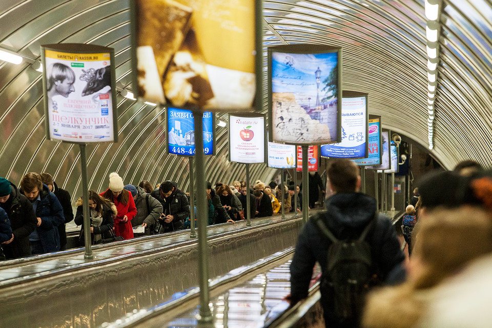 Выбор оператора, который будет размещать рекламу в метро, затянулся