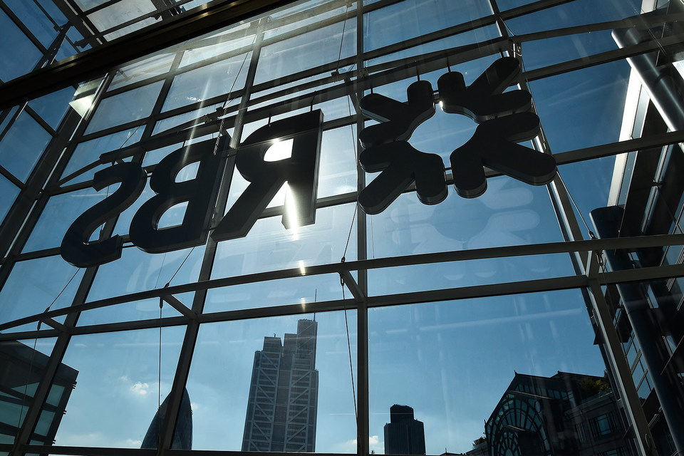 Инвесторы RBS нацелились на $1 млрд