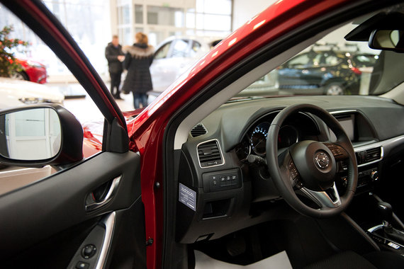 Продажи легковых автомобилей выросли впервые за два года