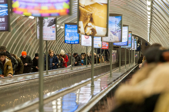 Условия конкурса на размещение рекламы в петербургском метро надо изменить