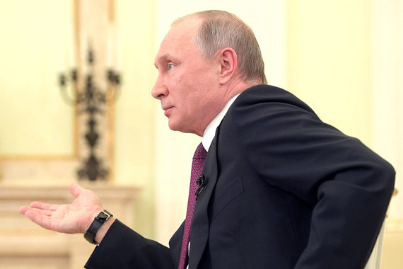 Россия готова к нормализации отношений, сказал в интервью японским журналистам накануне визита Путин, назвав отсутствие мирного договора анахронизмом