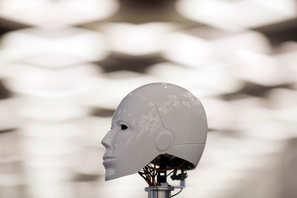 Основатель Grishin Robotics Дмитрий Гришин разработал концепцию первого в мире закона о робототехнике