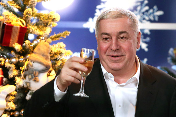 Михаил Гуцериев в ближайшее время соберет крупнейшую компанию, торгующую бытовой техникой и электроникой