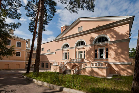 Холдинг RBI покупает под реконструкцию три корпуса санатория «Сестрорецкий курорт». Девелопер инвестирует в апартаменты рядом с Финским заливом 1,6 млрд руб.