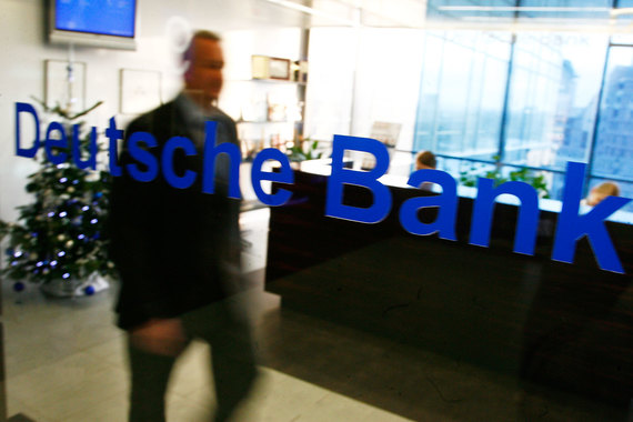 Трейдер Deutsche Bank заработал на манипулировании акциями более 255 млн руб.