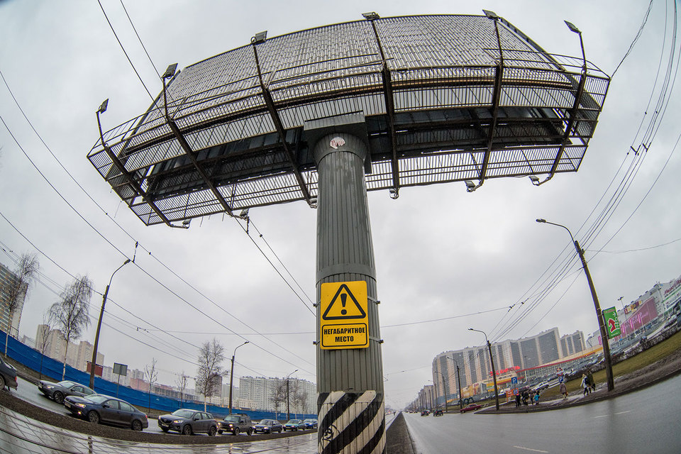 УФАС по Петербургу планирует лишить Городской центр размещения рекламы права заключать контракты на установку рекламных конструкций