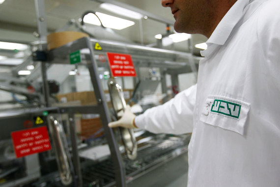 О том, что Teva выплатит $519 млн для урегулирования обвинений во взяточничестве, сообщила Комиссия США по ценным бумагам и биржам