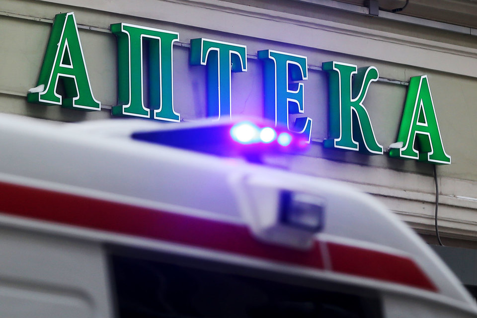 Медведев приостановил продажу непищевых спиртосодержащих жидкостей на месяц