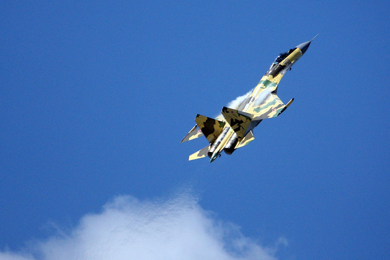 Истребитель Су-35 является самой современной модификацией истребителя Су-27 и был разработан «Сухим» на внебюджетные средства с привлечением кредитов Внешэкономбанка и других банков