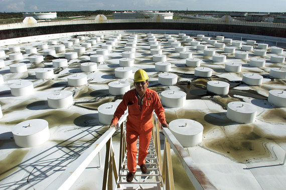 Производство на рынках нефти и промышленных металлов стало сокращаться, меняя баланс спроса и предложения