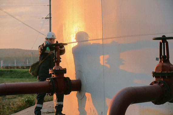Приватизация «Роснефти», которая сама в октябре купила «Башнефть», оставила много вопросов