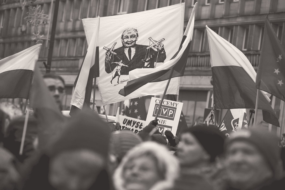 В Польше проходят многотысячные митинги протеста против изменений законодательства правящей партией