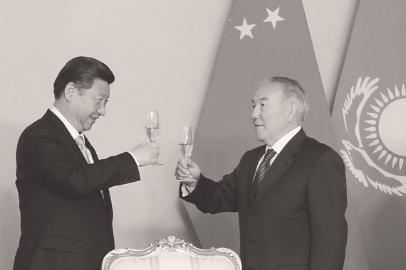 Из $27 млрд накопленных к 2015 г. китайских ПИИ в наиболее крупных экономиках СНГ $23,6 млрд приходится на Казахстан (на фото председатель КНР Си Цзиньпинь и президент Казахстана Нурсултан Назарбаев)