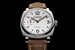 Officine Panerai представляет часы Radiomir 1940 3 Days Automatic
– первую модель в коллекции Radiomir 1940 с белым циферблатом. Через заднюю крышку из сапфирового стекла можно рассмотреть автоматический механизм P.4000