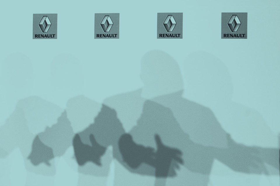 Шок и панику вызвала новость об обысках в техцентрах Renault для проверки системы контроля за выбросами автомобилей
