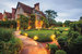 Цены в Belmond Le Manoir aux Quat’Saisons (Грейт Милтон, Великобритания) уже совсем другие: от 89 000 руб. в сутки. В отеле 32 номера и апартаментов, каждый с индивидуальным дизайном, ресторан и кулинарная школа обладателя двух звезд Мишлен Раймона Блана, есть парк с огородом, японским садом и фруктовым садом.