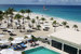 На курорте Bucuti & Tara Beach Resorts Aruba много вариантов размещения - от стандартных номеров до пентхаусов. Получать премии отелю не в новинку: только в 2015 г. курорт отметили девятью наградами.