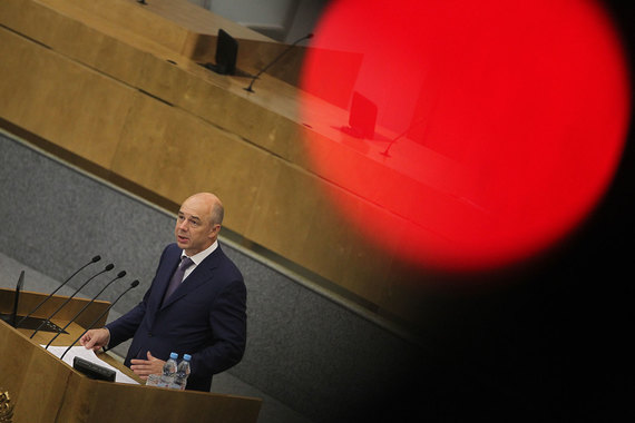 По словам Силуанова, Киев продолжает настаивать на том, что облигации, приобретенные Россией, не являются официальным долгом, несмотря на то что Международный валютный фонд признал его таковым